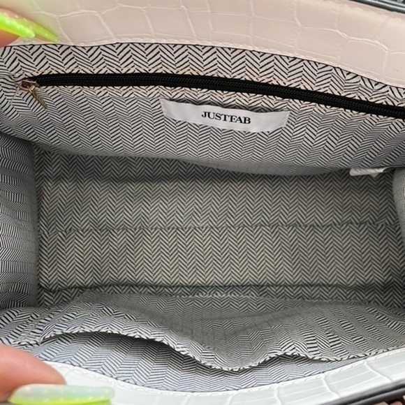 JustFab Weekend In Venice Satchel - Picture 11 of 15